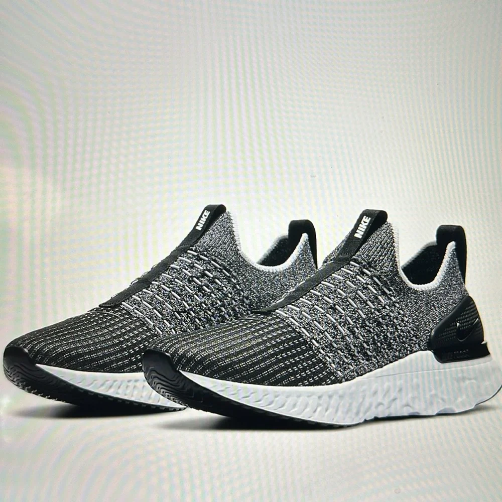Unisex Nike react phantom Run Flyknit 2 Size 8 in men and Size 9.5 women